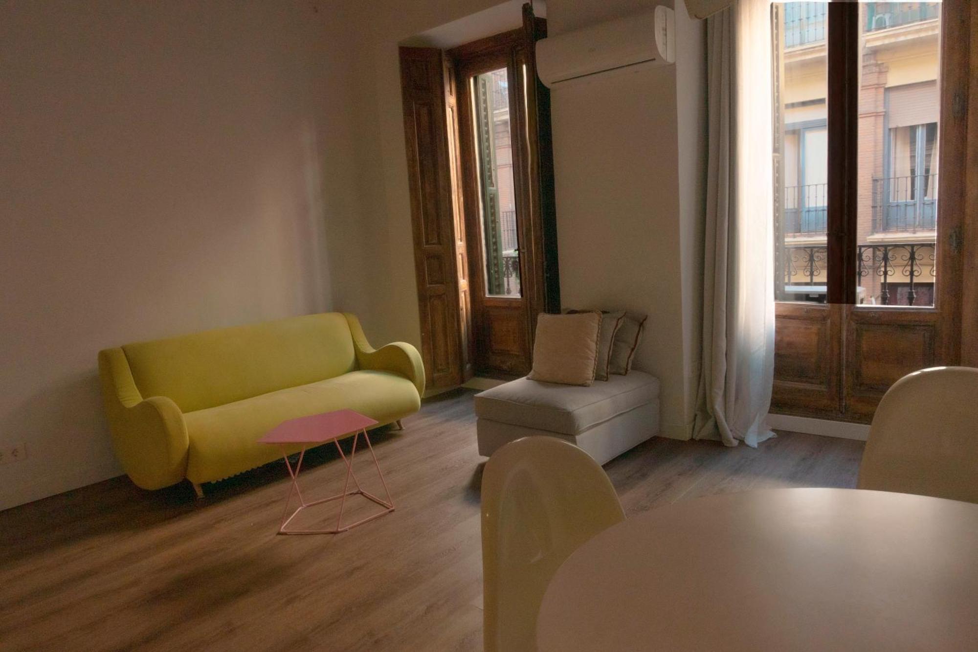 Hortaleza 4, Preciso Estudio En Chueca Junto A La Gran Via De マドリード エクステリア 写真