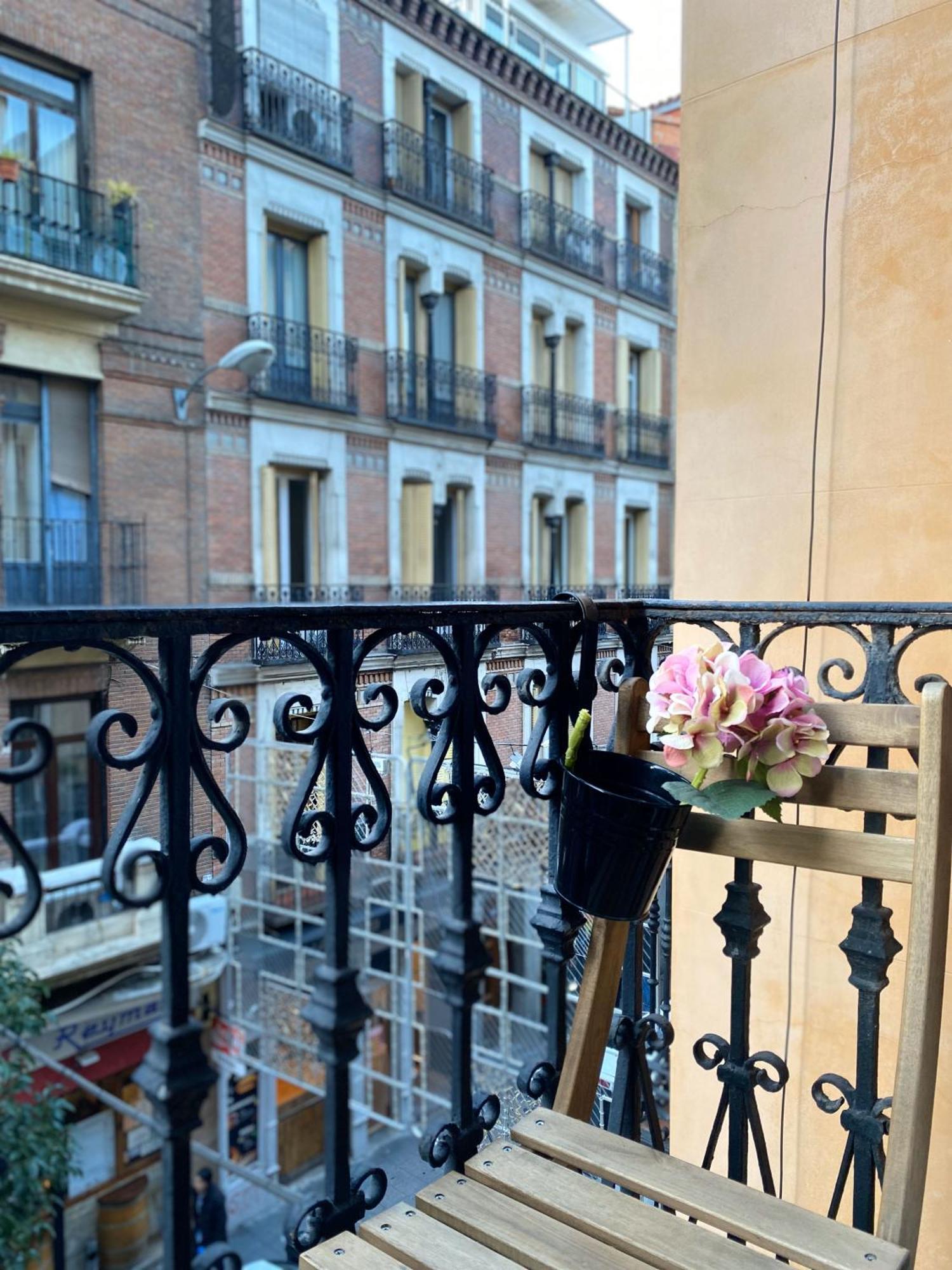 Hortaleza 4, Preciso Estudio En Chueca Junto A La Gran Via De マドリード エクステリア 写真