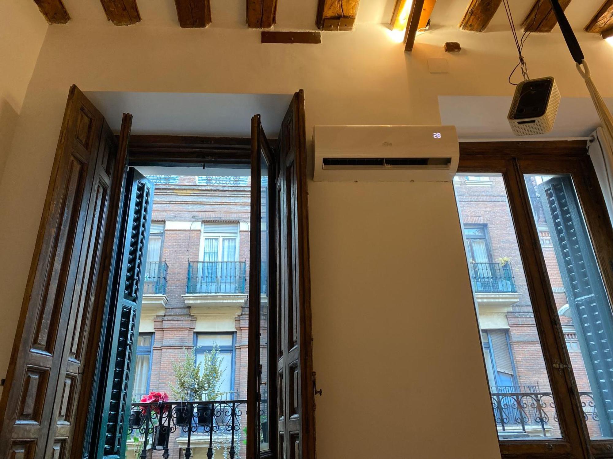 Hortaleza 4, Preciso Estudio En Chueca Junto A La Gran Via De マドリード エクステリア 写真